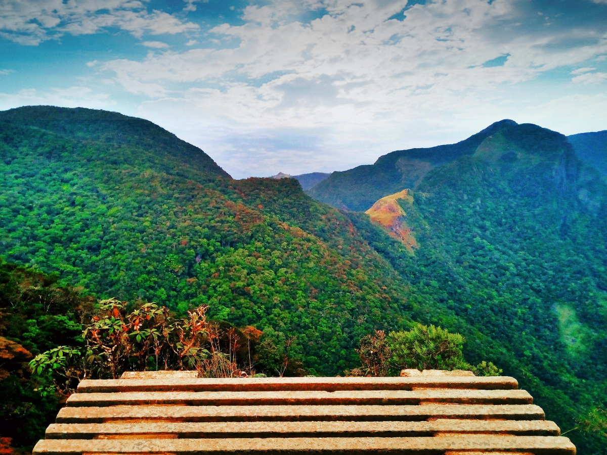 Rush Sri Lanka’s Scenic Splendor: A 2-Day Journey through Kandy, Nuwara Eliya & Ella!